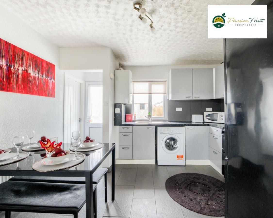 3 Bedroom House With 5 Beds House By Passionfruit Properties Near Coventry City Centre - Bcc Exteriér fotografie